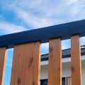 Bron Brama aluminiowa drewnopodobna w czarnej ramie B01AL PIONOWA.webp
